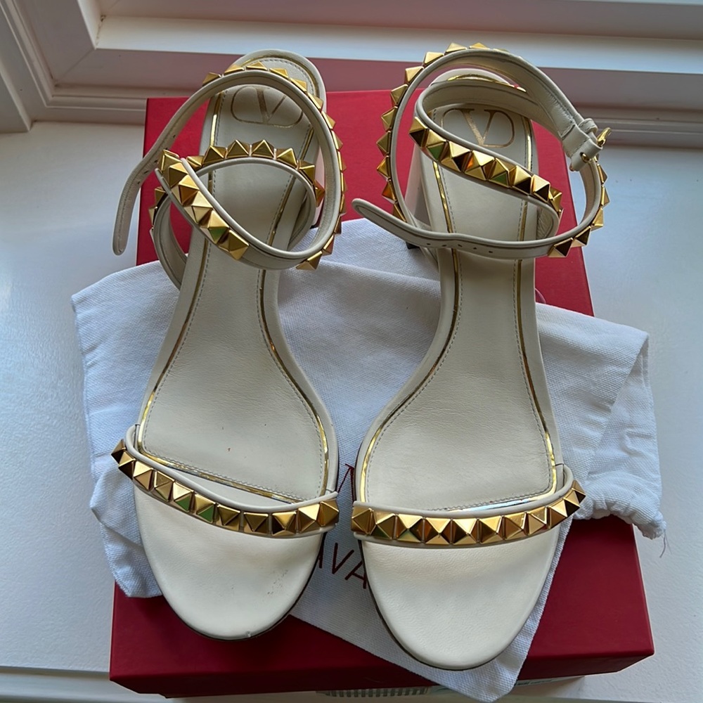 Authentic Garavani Rockstud No limit Ankle Strap sandals